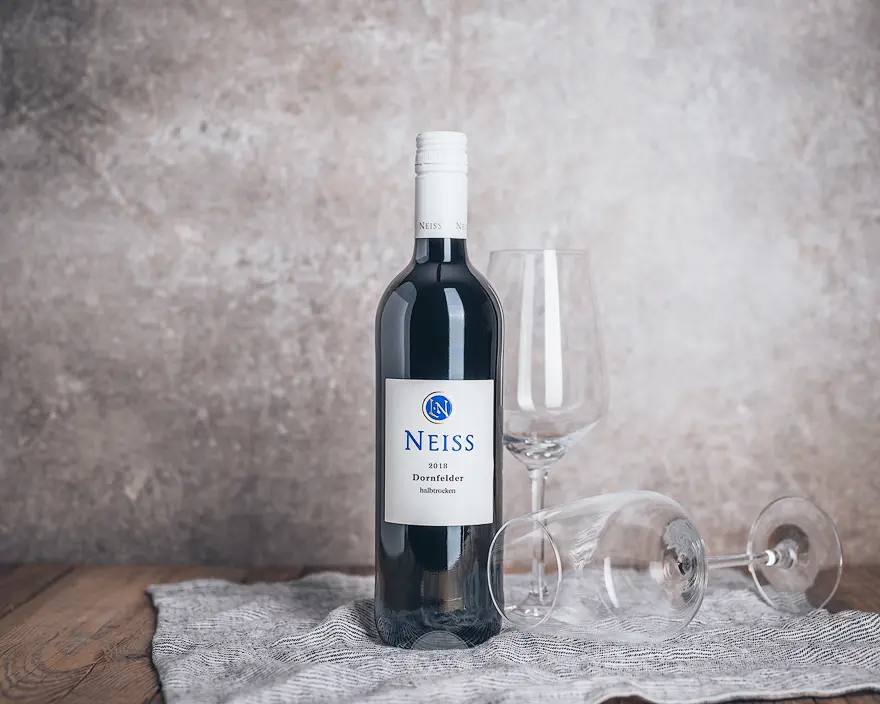 Ludi Neiss Dornfelder halbtrocken – Bild 2